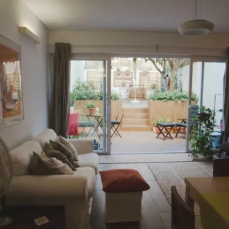 Apartment Charming In The Centre With Garden